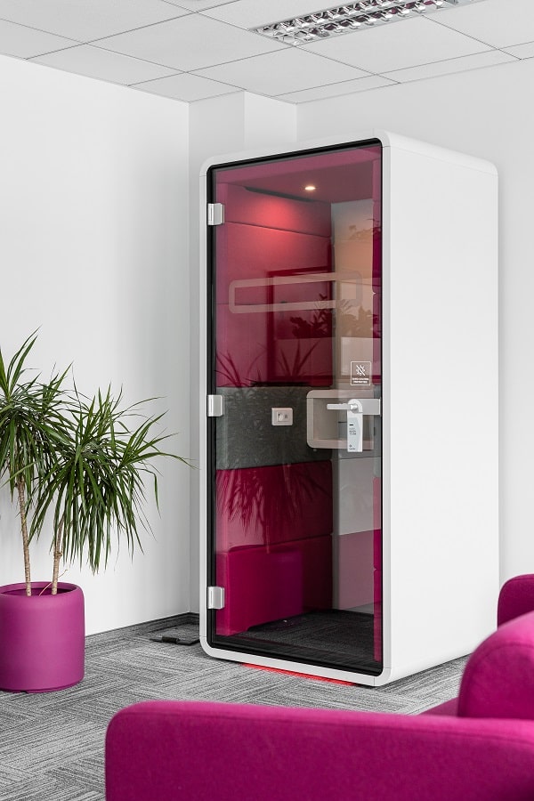 Hushoffice HushPhone is an acoustic call booth for the office. Its cutting edge soundproofing guards speech intelligibility and speech privacy at once.