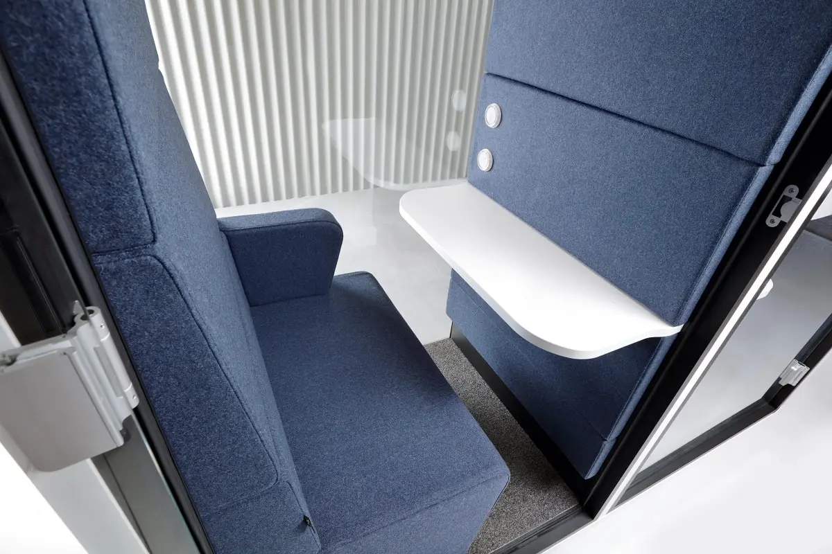 2 separate workspaces. 1 compact office pod. hushTwin from HUshoffice.