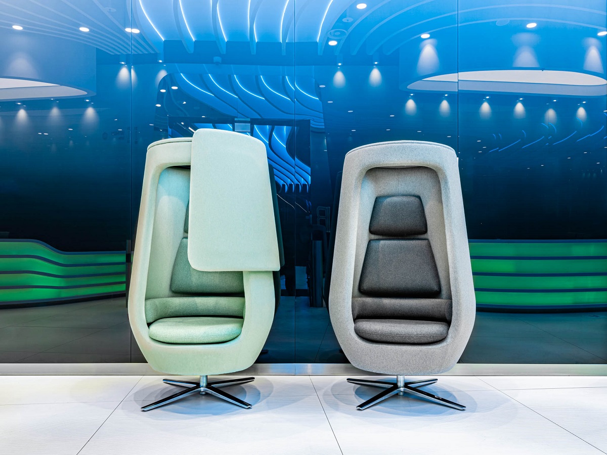 Der A11. Ein moderner Sessel. Ein privater, ruhiger Raum für Mitarbeiter, um Anrufe entgegenzunehmen oder kurze Pausen einzulegen.