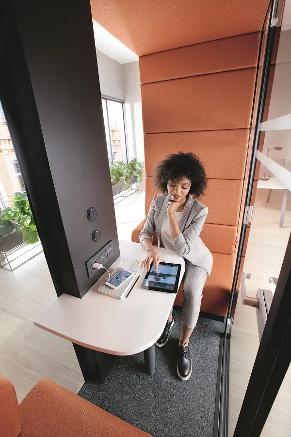 Eine transportable Schallschutzkabine Hushofiice