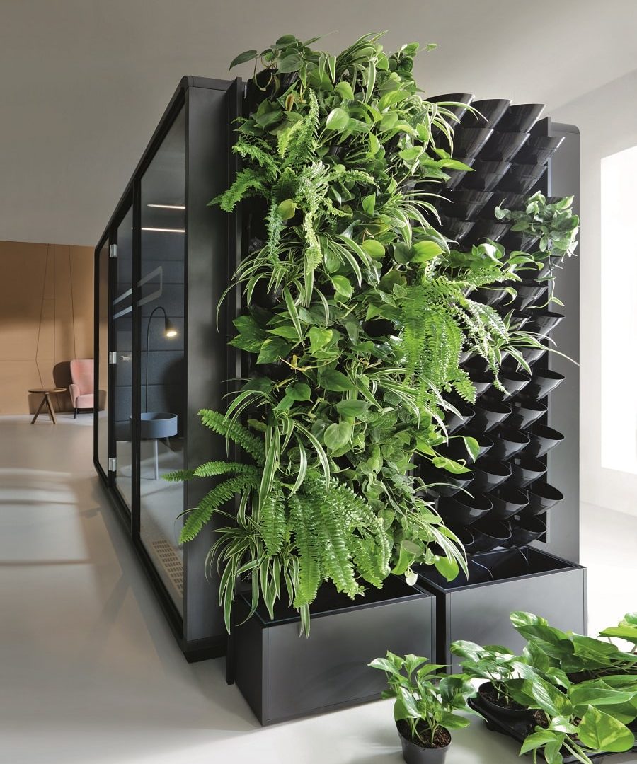 Le greenWall de Hush est un jardin vertical facile à cultiver. Il rend l'air aussi frais que possible.