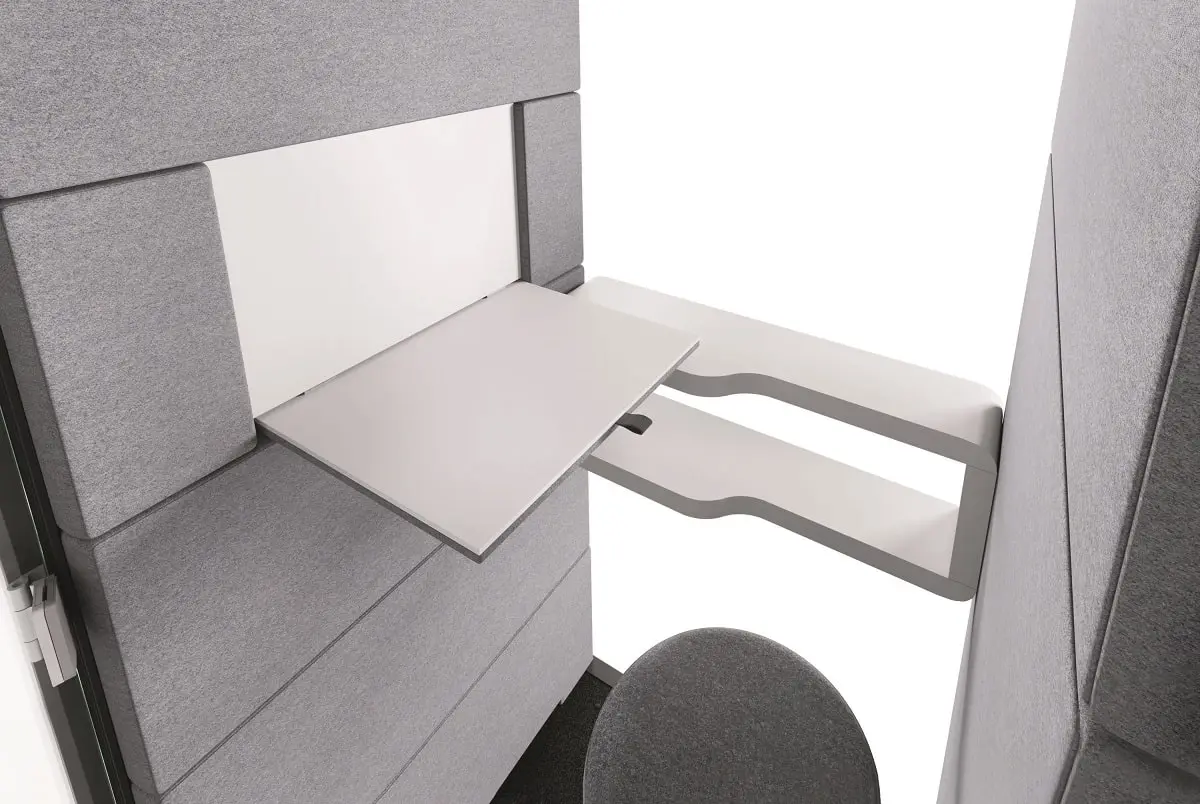 La table pliable pour ordinateur portable de HushPhone. Une fonction simple, très pratique.