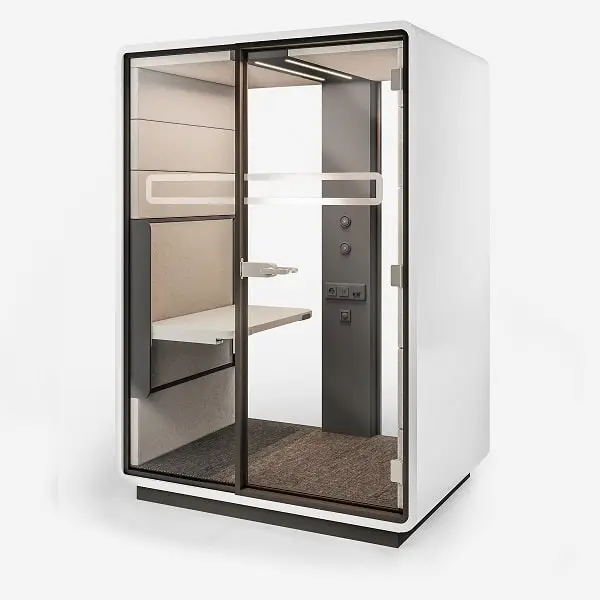 Eine private Arbeitsbox Hushoffice, die freundlich darauf hinweist, dass jemand gerade nicht gestört werden möchte. HushWork.sit&stand.
