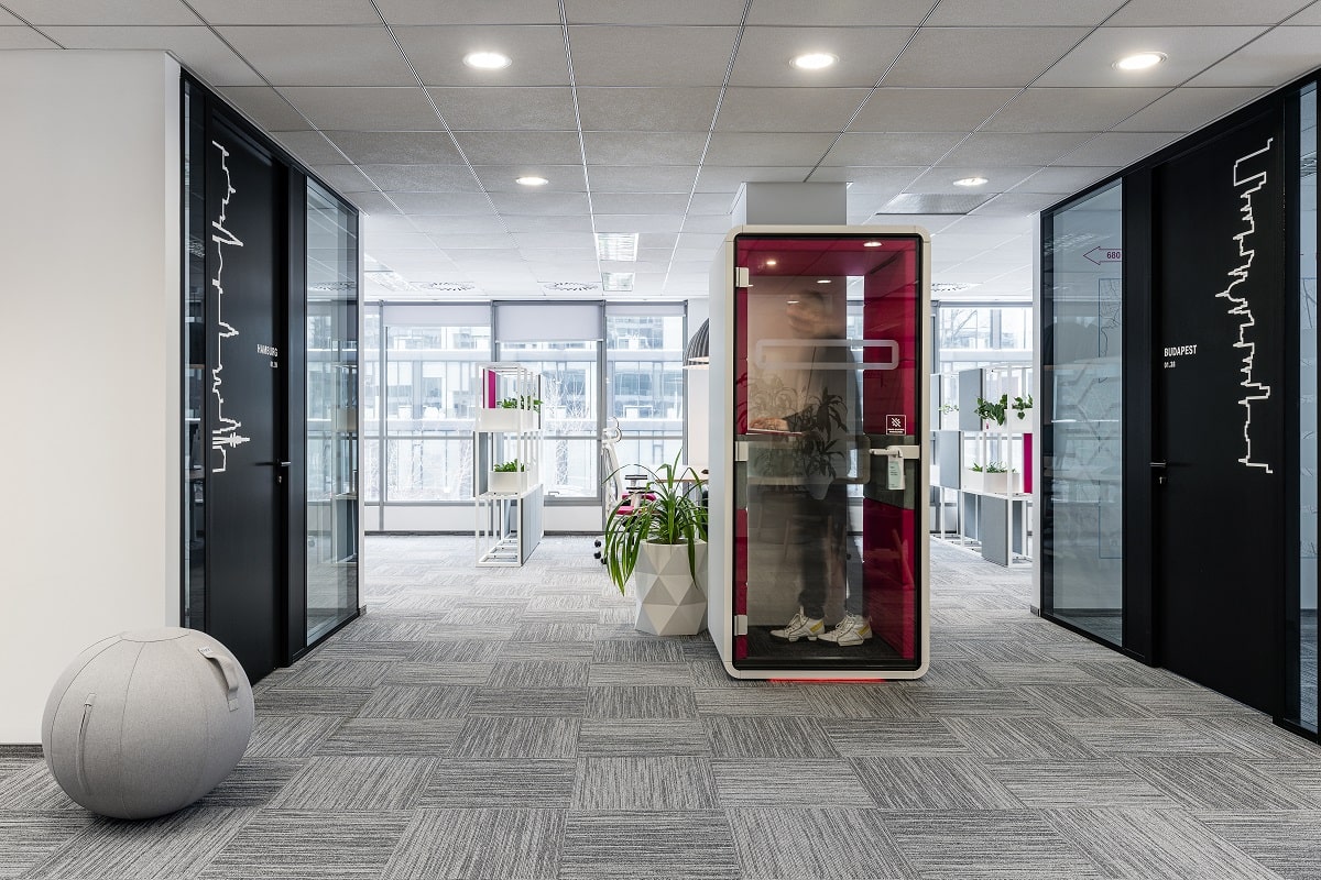 Acoustic booths: privacy game changers in open-plan offices