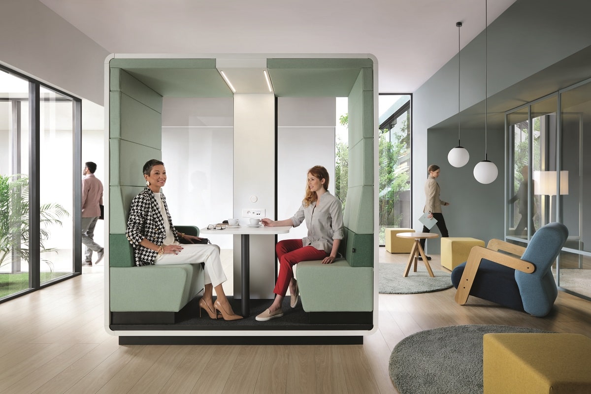 HushMeet.open.S is a semi-enclosed 2-person office pod. It's a breezier, more open pod perfect for informal 1:1s.