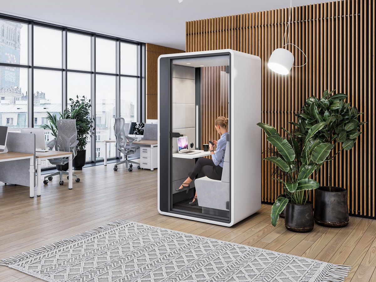 La cabine de vidéoconférence hushHybrid est indispensable pour les équipes hybrides travaillant en open space. Fermé et acoustiquement excellent. Super confortable, avec des bandes lumineuses LED pour les appels vidéo - la fonction nécessaire pour des appels productifs.