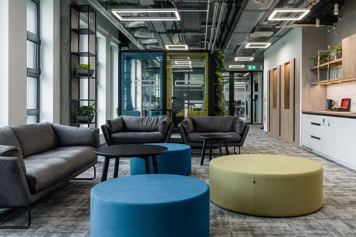 Schalldämmendes Gewebe, Schaumstoff, Glas, Dichtungen und andere Materialien verleihen Hush dieses unvergleichliche „Hush“-Erlebnis von Stille im Büro.