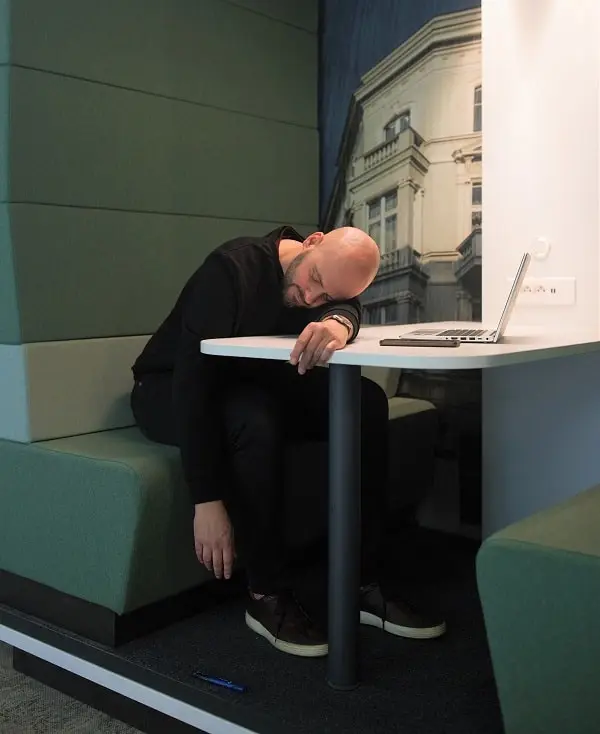 Capsule acoustique Hushoffice pour faire la sieste au travail