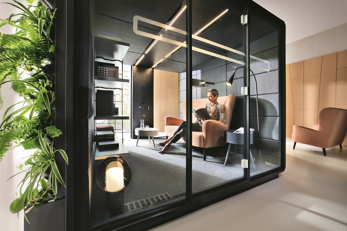 HushMeet.L the large meeting pod for office is a perfect spot also for reinvigorating power naps at work.