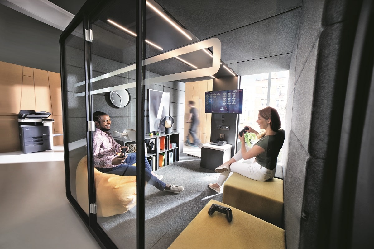 Hushoffice hushMett.L est une grande cabine acoustique pour travail et micro-pauses au bureau