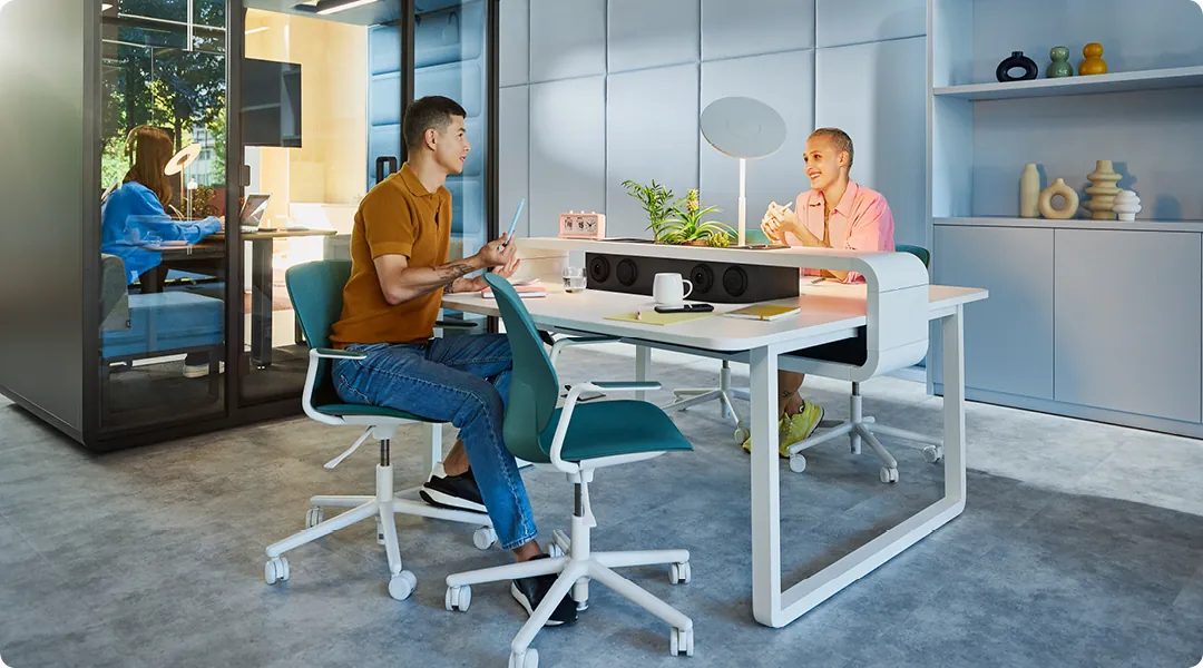 hushSpot-multi-station-hotdesking-table