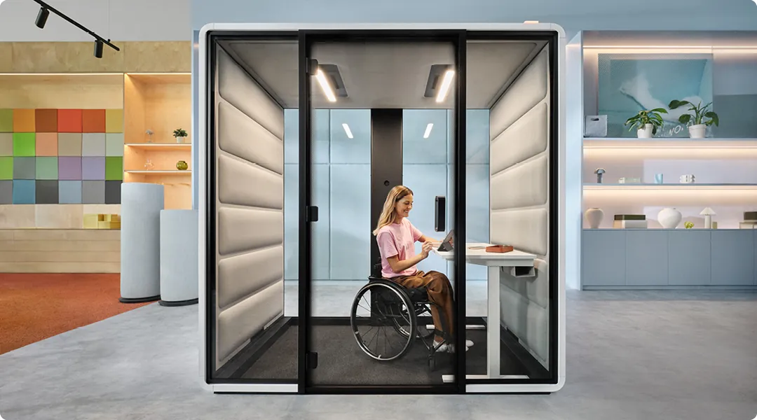 acoustic-workpod-hushFree.Access.M-for-employees-on-wheelchair