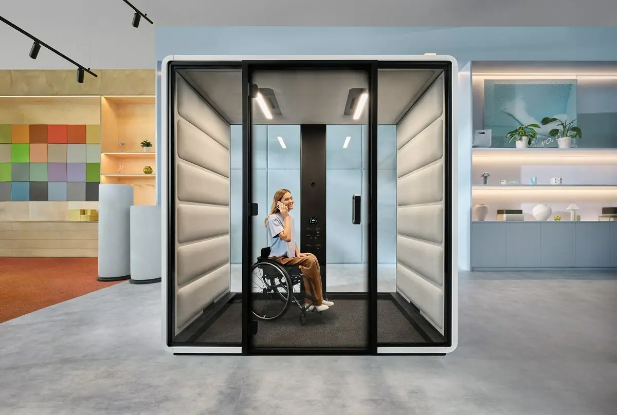 Easily accessible office booth hushFree.Access.M