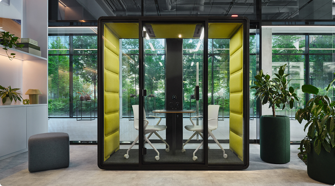 Compact-size acoustic booth for office hushFree.XM