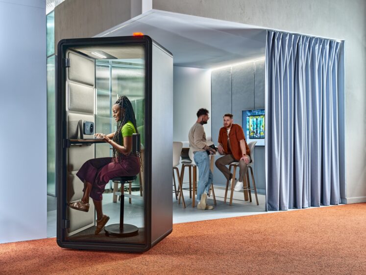 One persone phone booth for office hushFree.XS