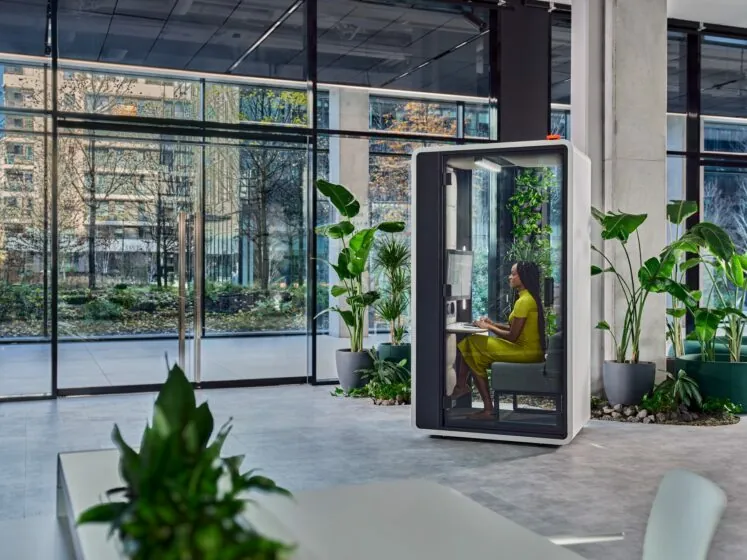 Video call pod hushFree.S.Hybrid for open plan workplaces