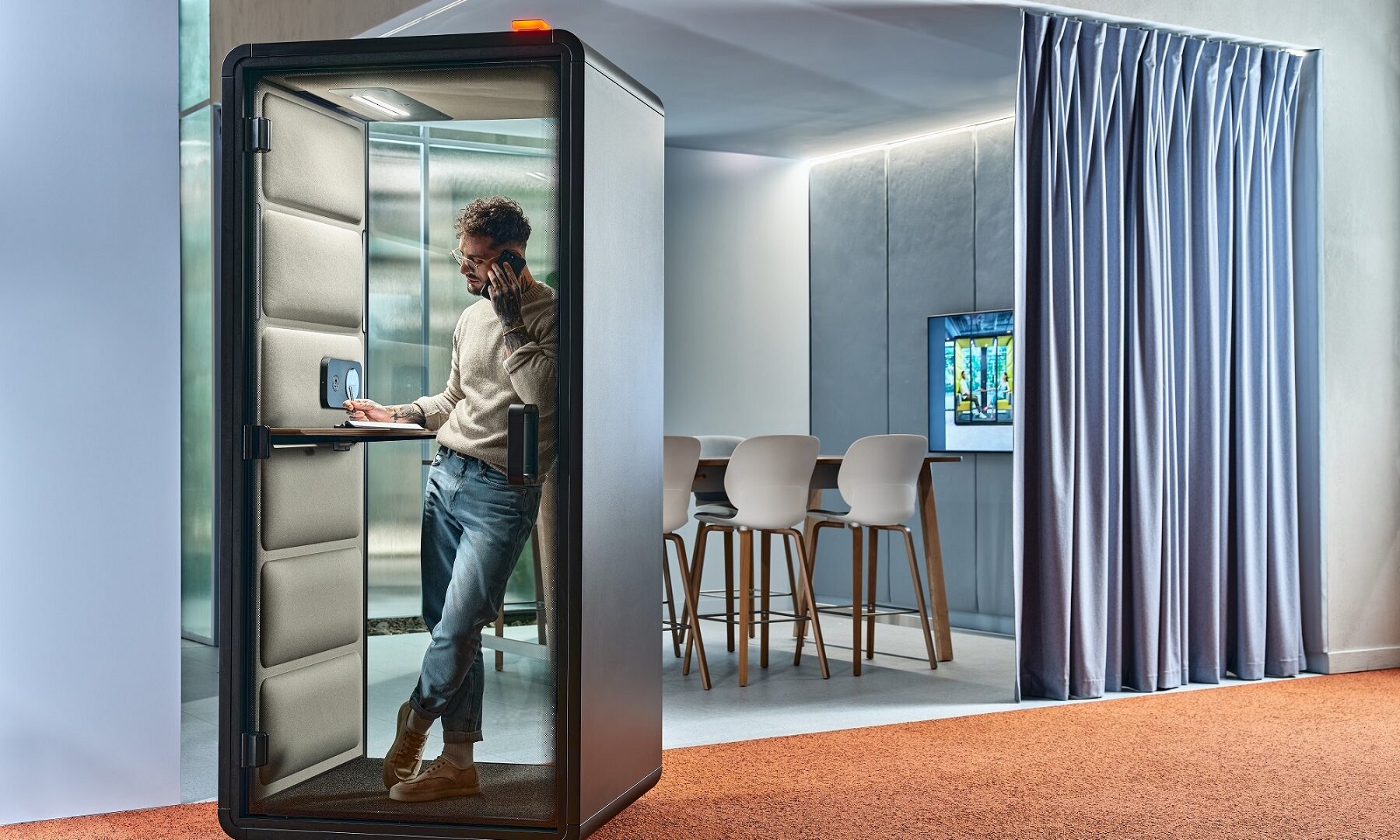Kleine Telefonkabine hushFree.XS für Telefongespräche im Büro
