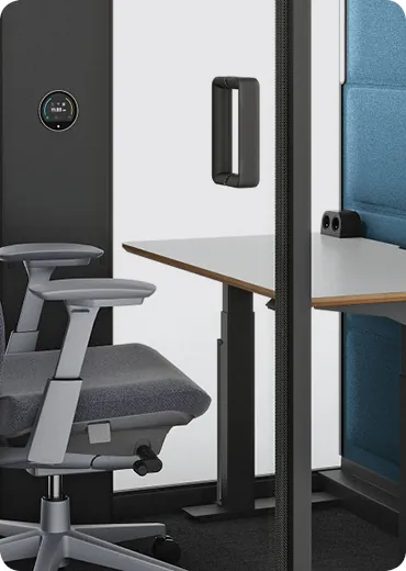 Kabiny akustyczne Hushfree Work w trzech wariantach kolorystycznych: czerwonym, szarym i żółtym.